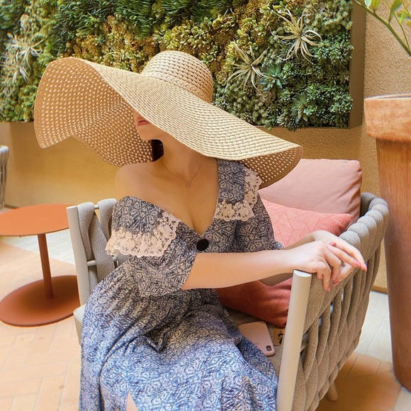 Accessories - Oversized XL Tan Beach Hat NWT